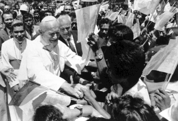Pope John Paul II shaking hands in East Timor.